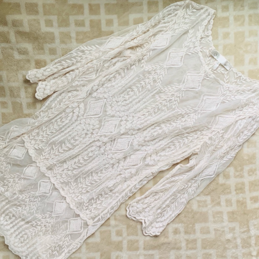 Banana, ✨beautiful✨ lace dress